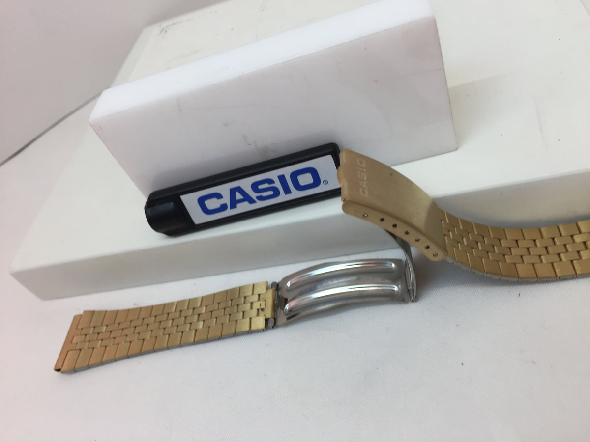 Casio Original WatchBand/Bracelet Number B-738N. Unknown Model 19mm Gold Tone