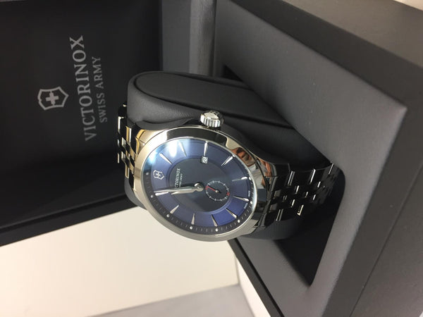 Swiss Army Victorinox 241763 Mans All Steel,Sapphire Crystal,100m Water Tight.