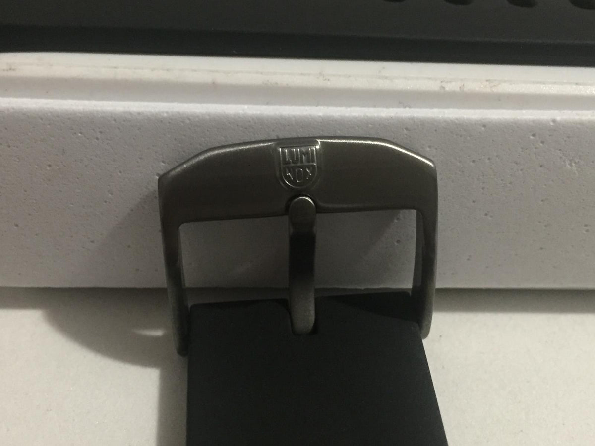 Luminox Band/Strap Rubber Navy Seals FP3000 22mm Black Rubber Gun Metal Buckle