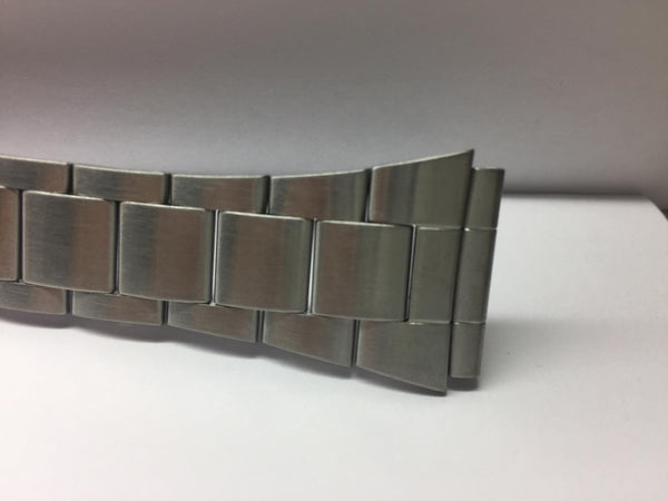 Casio Watchband Bracelet DBC-32. 22mm at Attachment, 25mm at Shoulder. All Steel