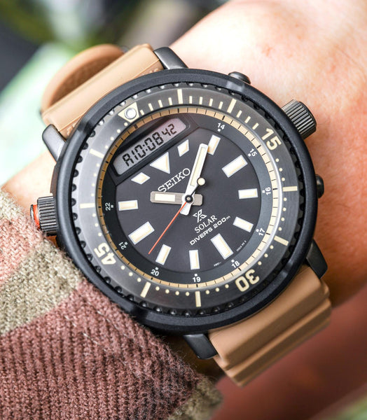 Seiko SNJ029 Digital/Analog Solar Scuba Divers Watch w/Light & Luminous Hands.