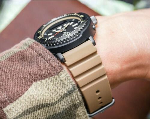 Seiko SNJ029 Digital/Analog Solar Scuba Divers Watch w/Light & Luminous Hands.
