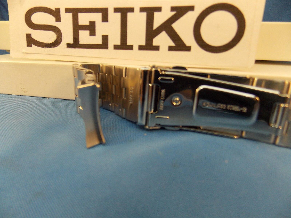 Seiko WatchBand SNJ017 Analog Digital World Time Flight Chronograph Bracelet