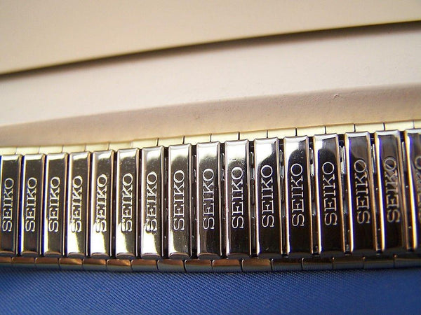 Seiko WatchBand Back Plate# 7N43-8A89 18mm gold tone Stretch Band w/Curved End