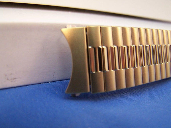 Seiko WatchBand Back Plate# 7N43-8A89 18mm gold tone Stretch Band w/Curved End