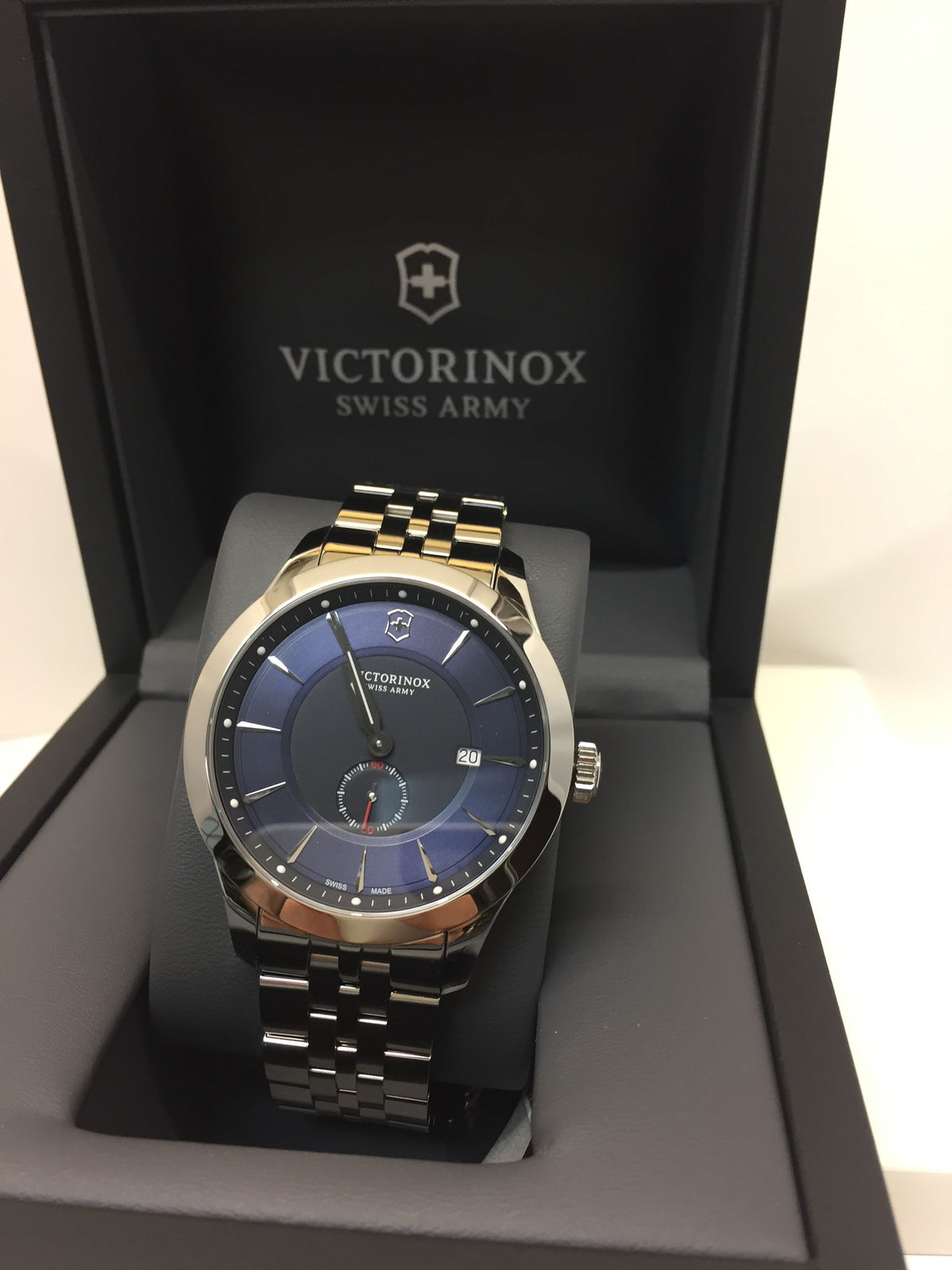 Swiss Army Victorinox 241763 Mans All Steel,Sapphire Crystal,100m Water Tight.