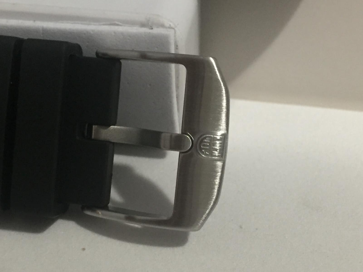 Luminox WatchBand Navy Seals Series 3000 22mm Blk Rubber Strap FPX.3000.21Q.2.K